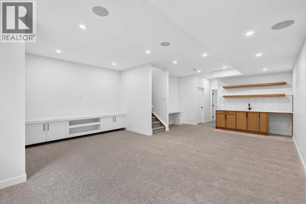 1746 49 Avenue SW — photo 41