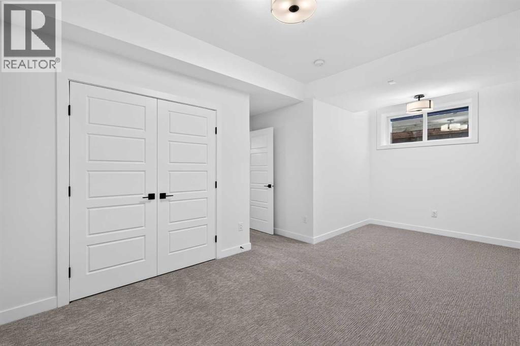 1746 49 Avenue SW — photo 45