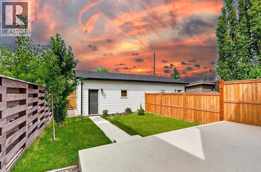 1746 49 Avenue SW — photo 47