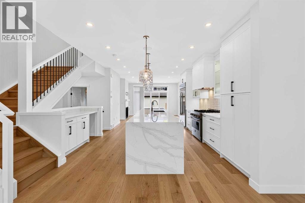 1746 49 Avenue SW — photo 7