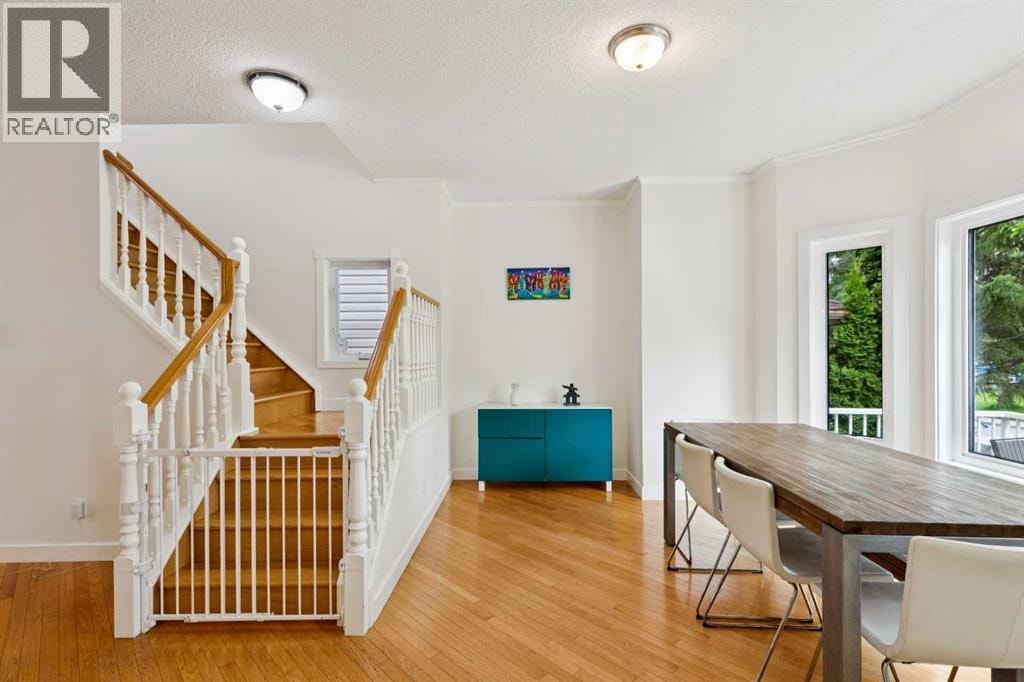 718 53 Avenue SW — photo 3