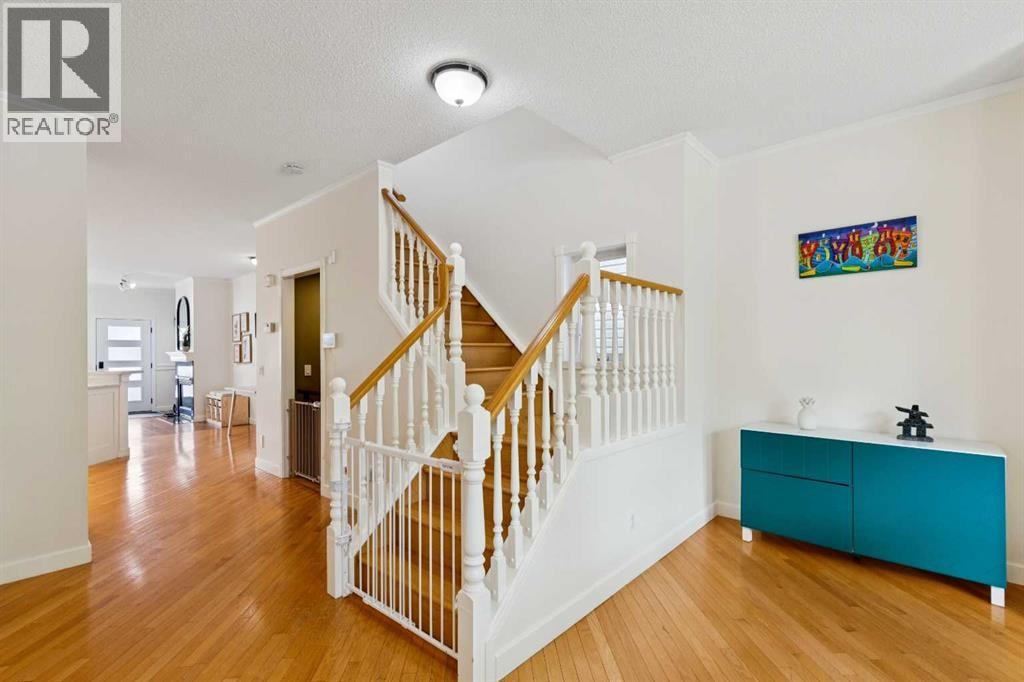 718 53 Avenue SW — photo 5