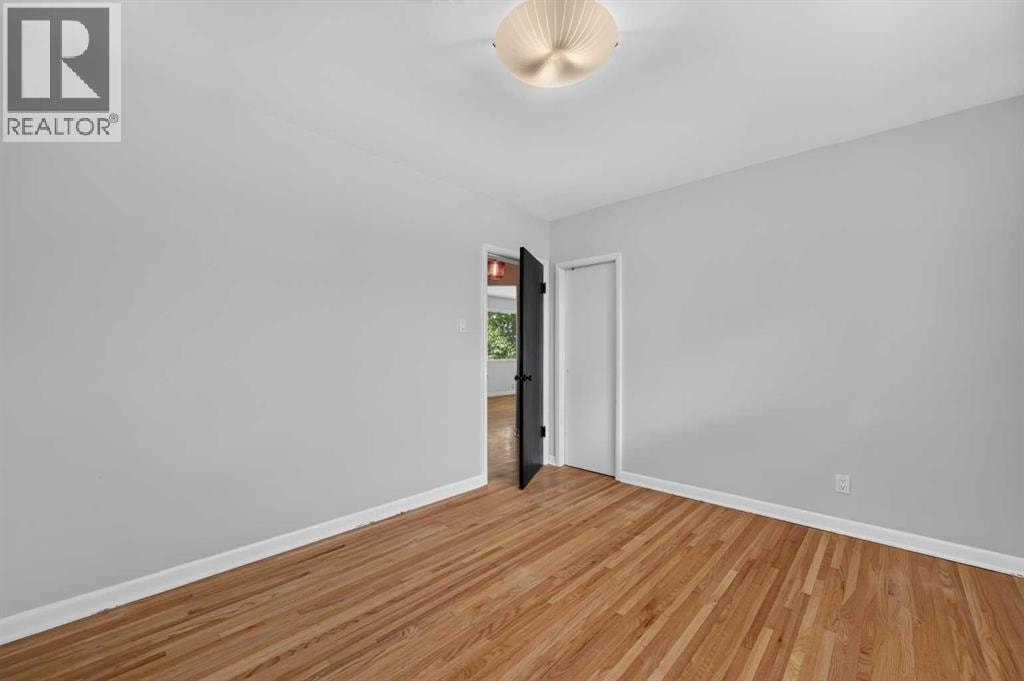 136 Hendon Drive NW — photo 8