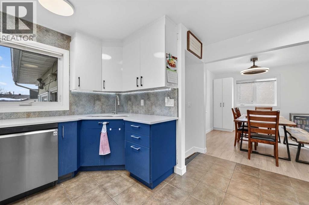 5835 28 Avenue NE — photo 12