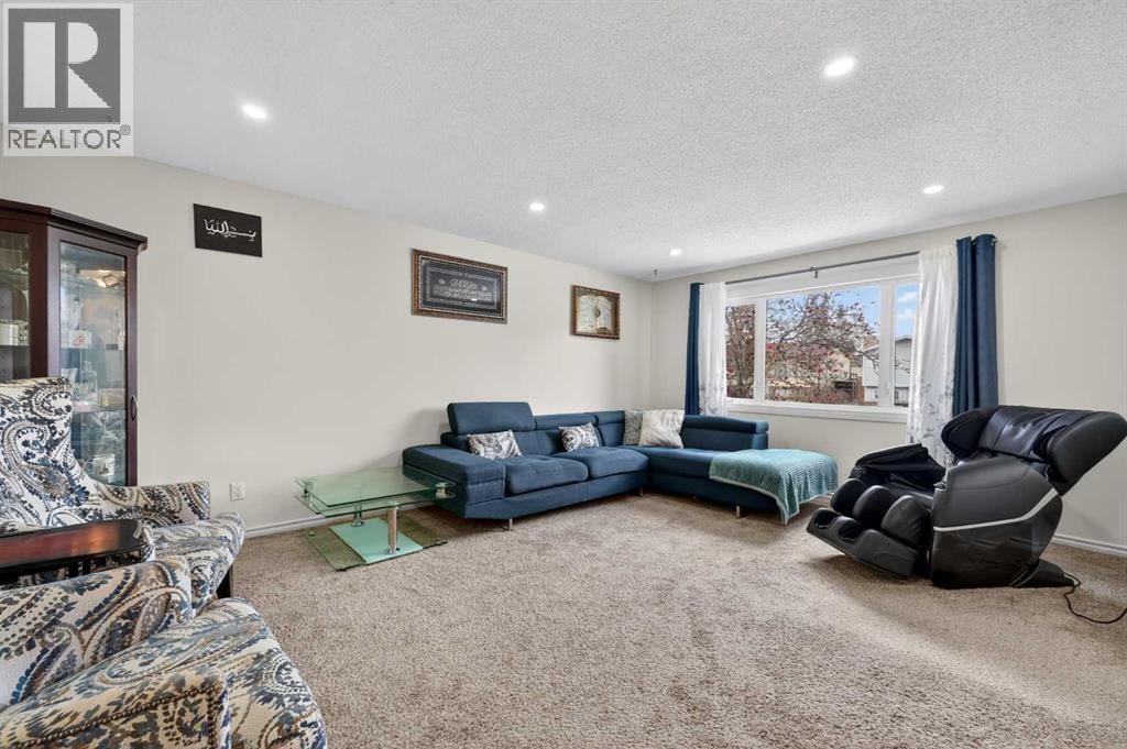 5835 28 Avenue NE — photo 5