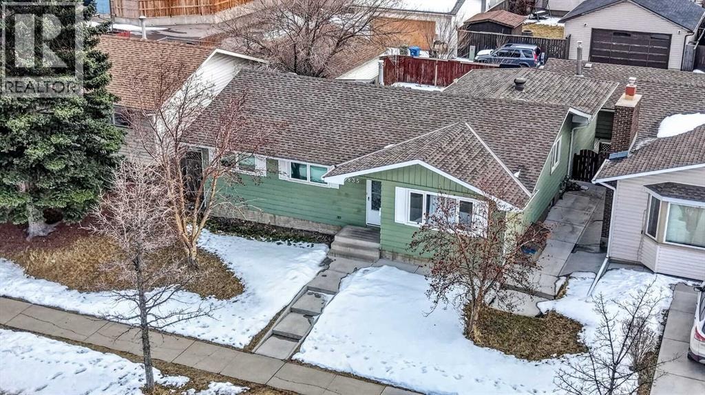 5835 28 Avenue NE — photo 39