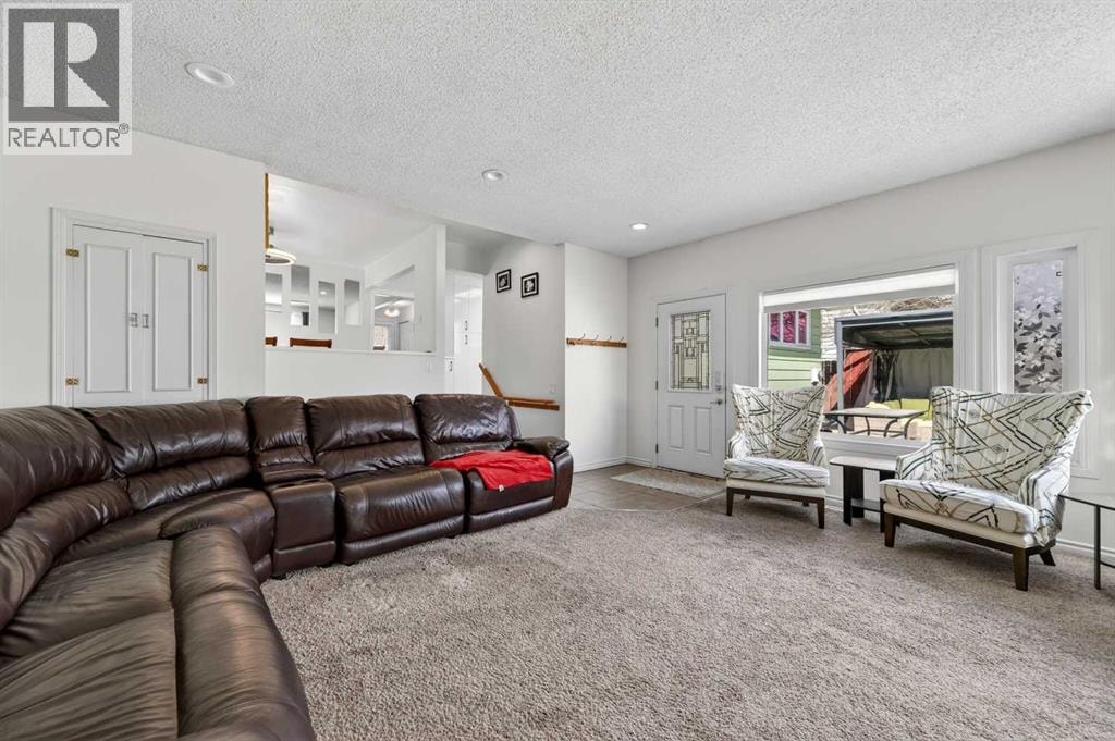 5835 28 Avenue NE — photo 16