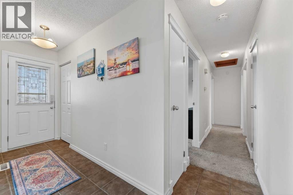 5835 28 Avenue NE — photo 7