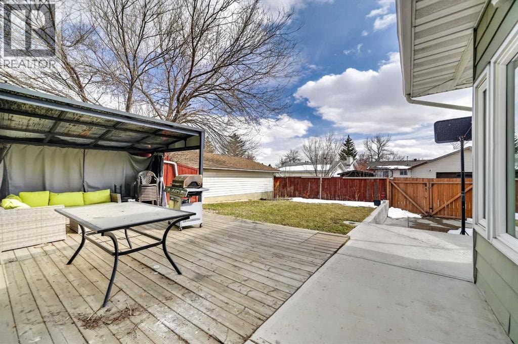 5835 28 Avenue NE — photo 34