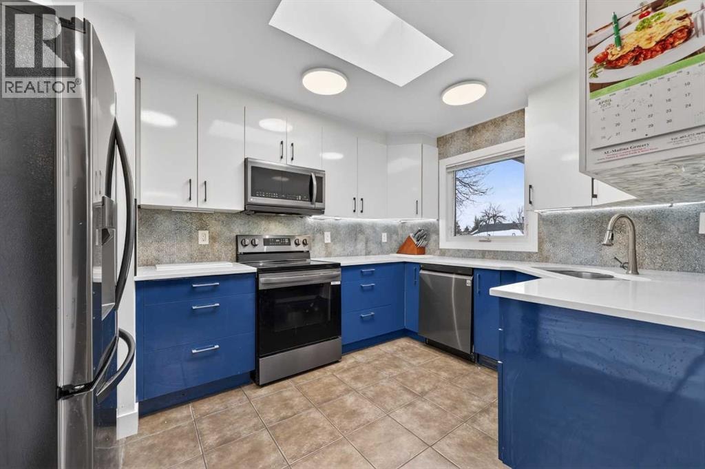 5835 28 Avenue NE — photo 10