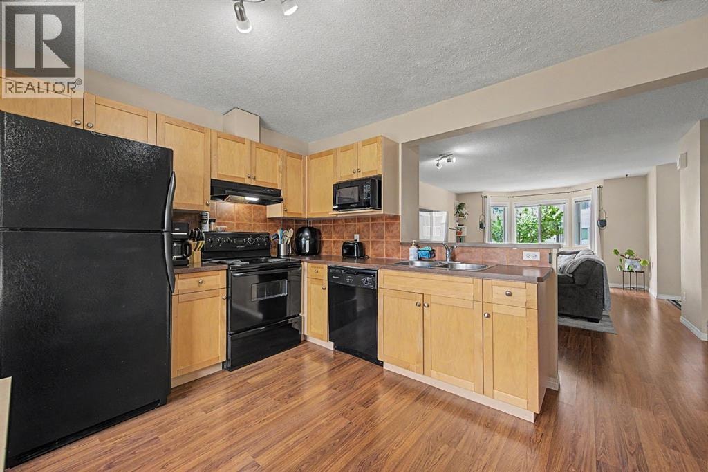 65 Royal Birch Villas NW — photo 9