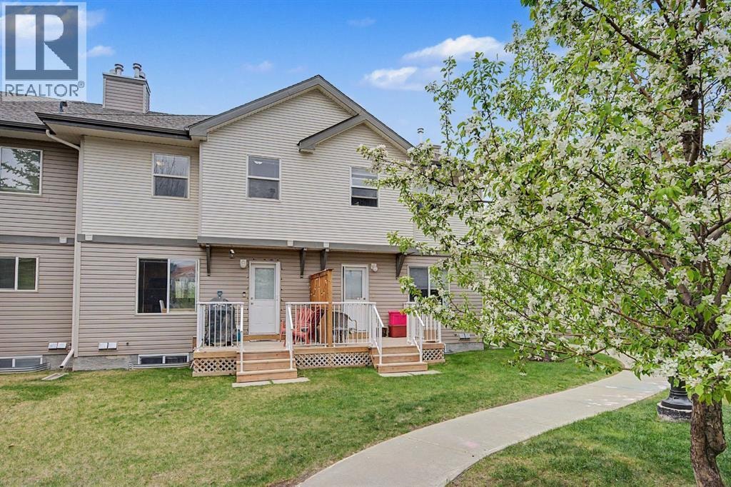 65 Royal Birch Villas NW — photo 2
