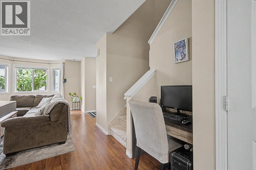 65 Royal Birch Villas NW — photo 12