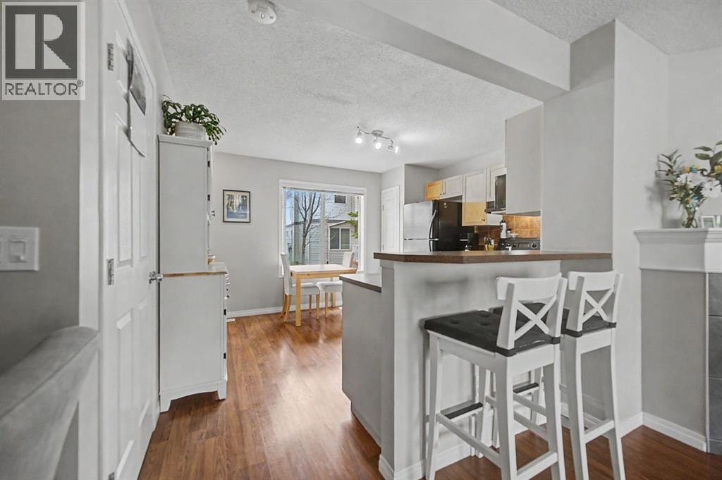 65 Royal Birch Villas NW — photo 3