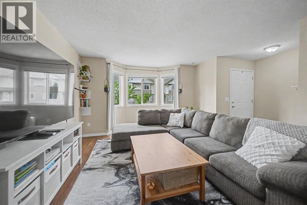 65 Royal Birch Villas NW — photo 5