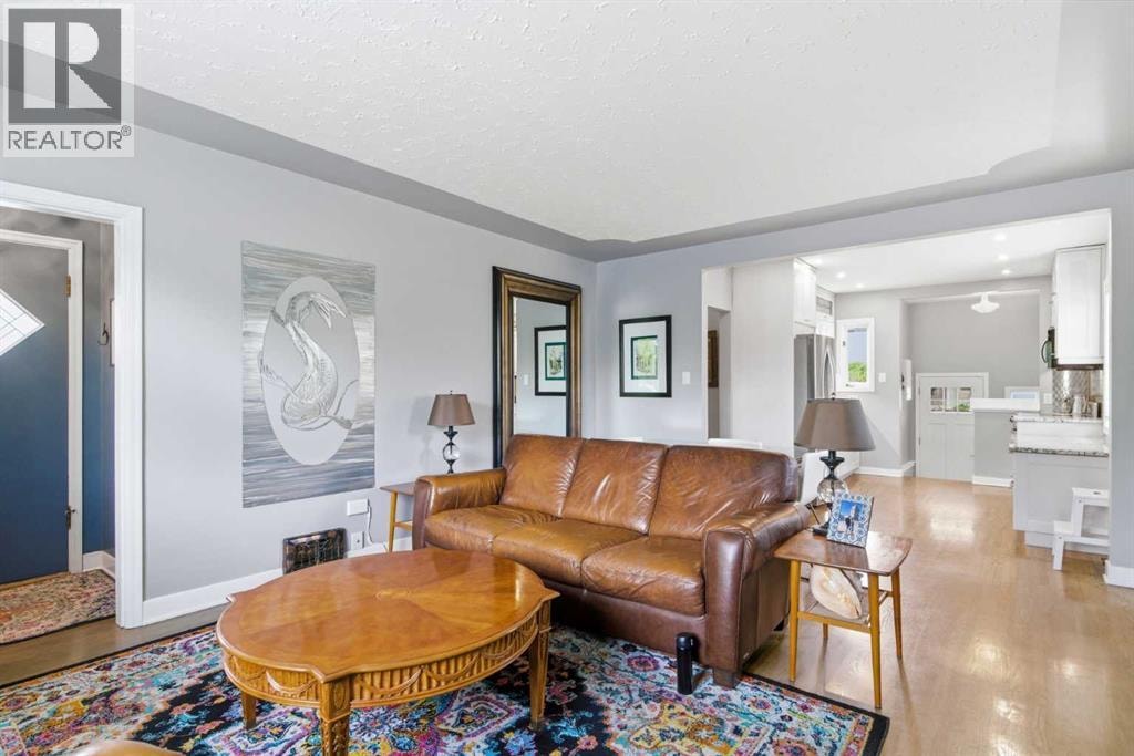 1945 Mountview Crescent NE — photo 3