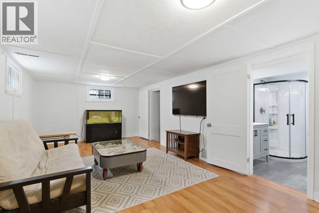 1945 Mountview Crescent NE — photo 13