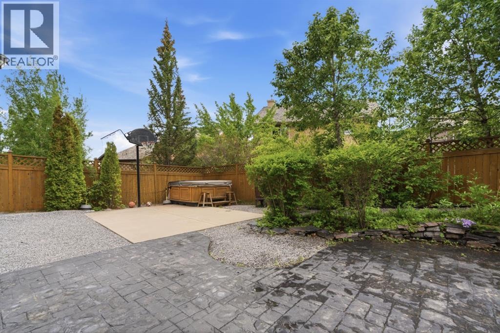 21 Royal Ridge Hill NW — photo 3