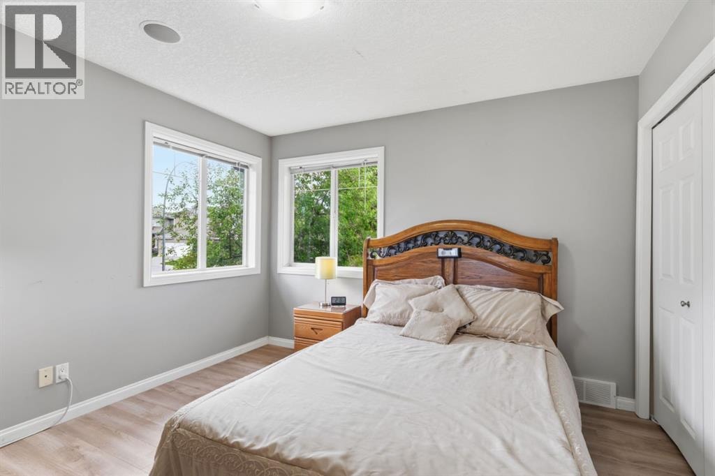 21 Royal Ridge Hill NW — photo 31