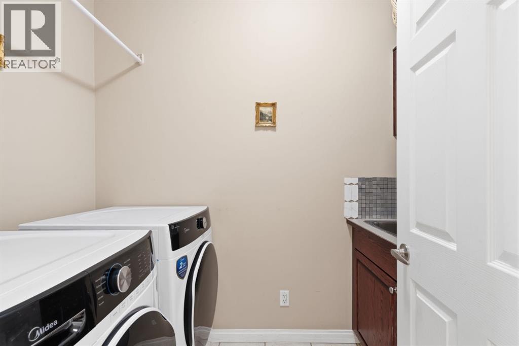 21 Royal Ridge Hill NW — photo 32
