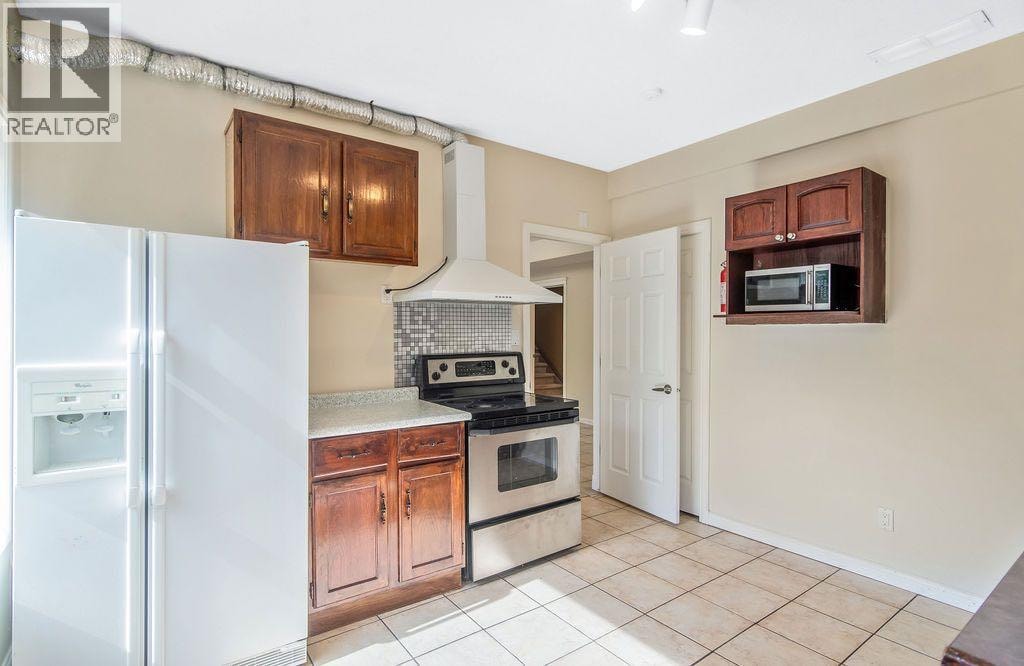 21 Royal Ridge Hill NW — photo 33