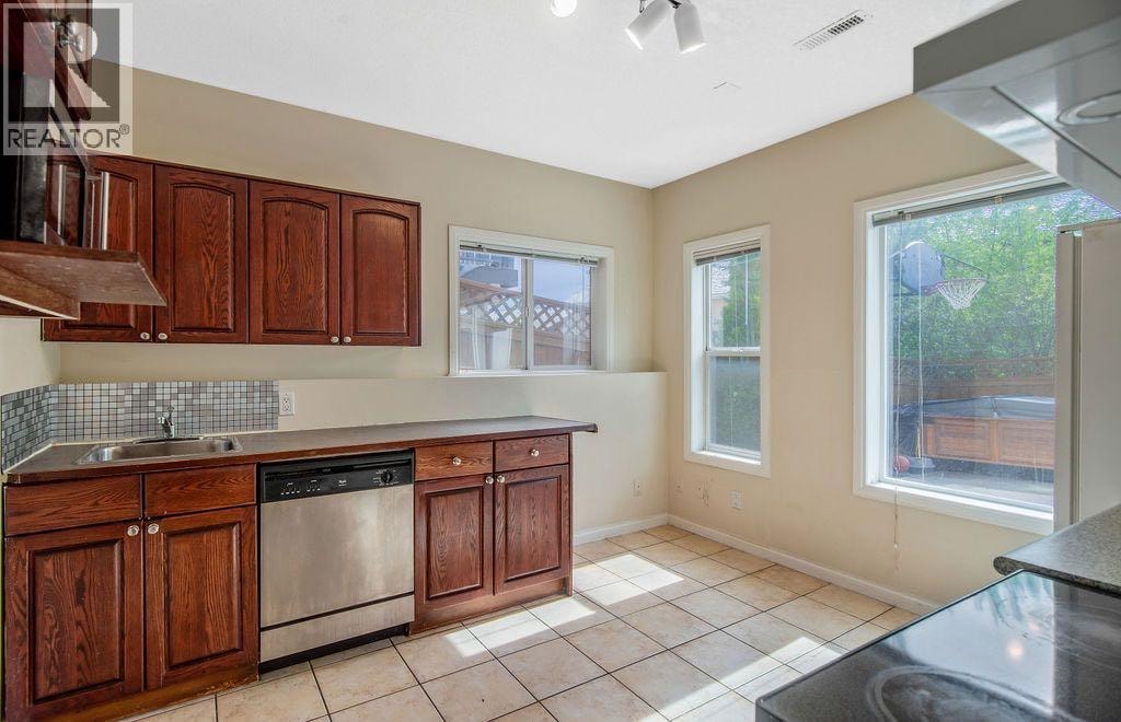 21 Royal Ridge Hill NW — photo 34
