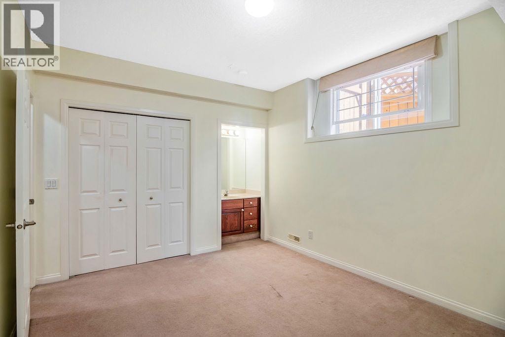 21 Royal Ridge Hill NW — photo 35