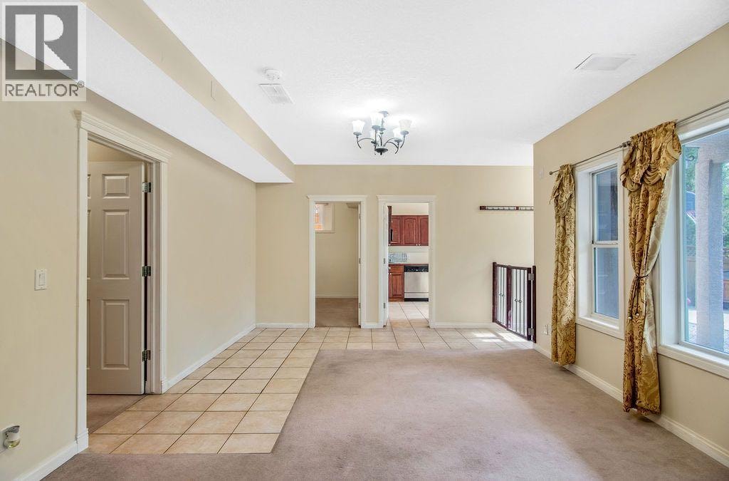 21 Royal Ridge Hill NW — photo 36