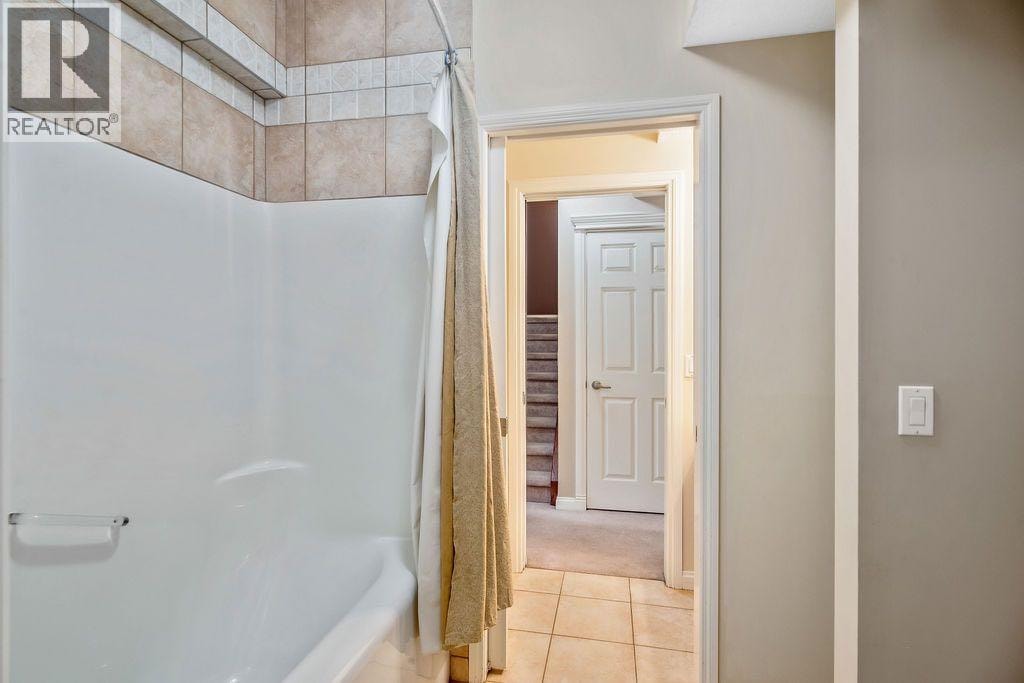 21 Royal Ridge Hill NW — photo 37