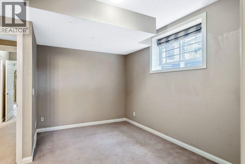 21 Royal Ridge Hill NW — photo 41