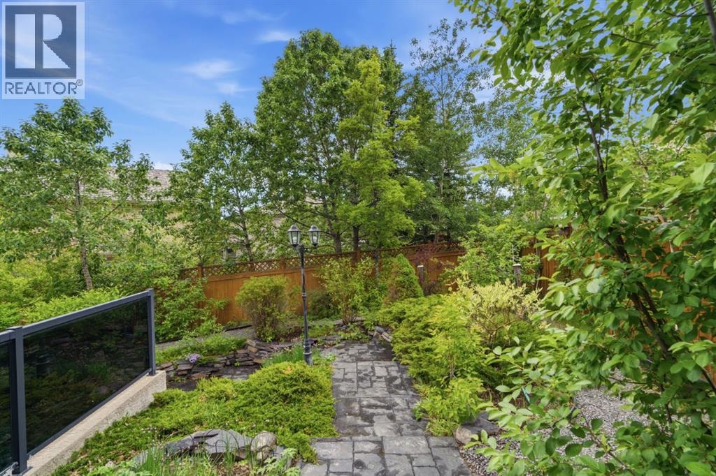 21 Royal Ridge Hill NW — photo 44