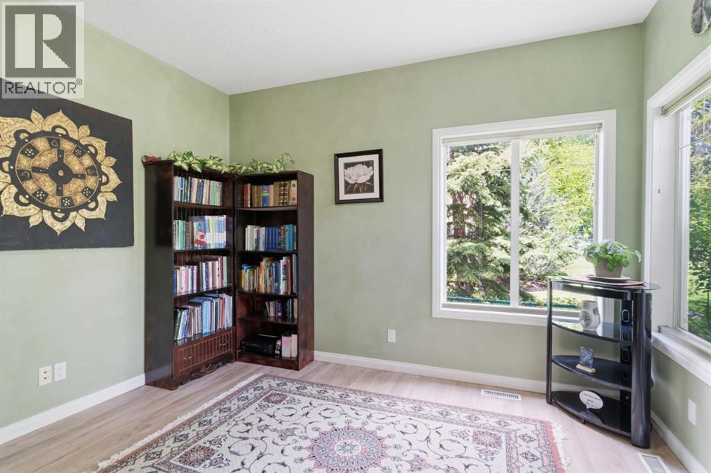 21 Royal Ridge Hill NW — photo 7