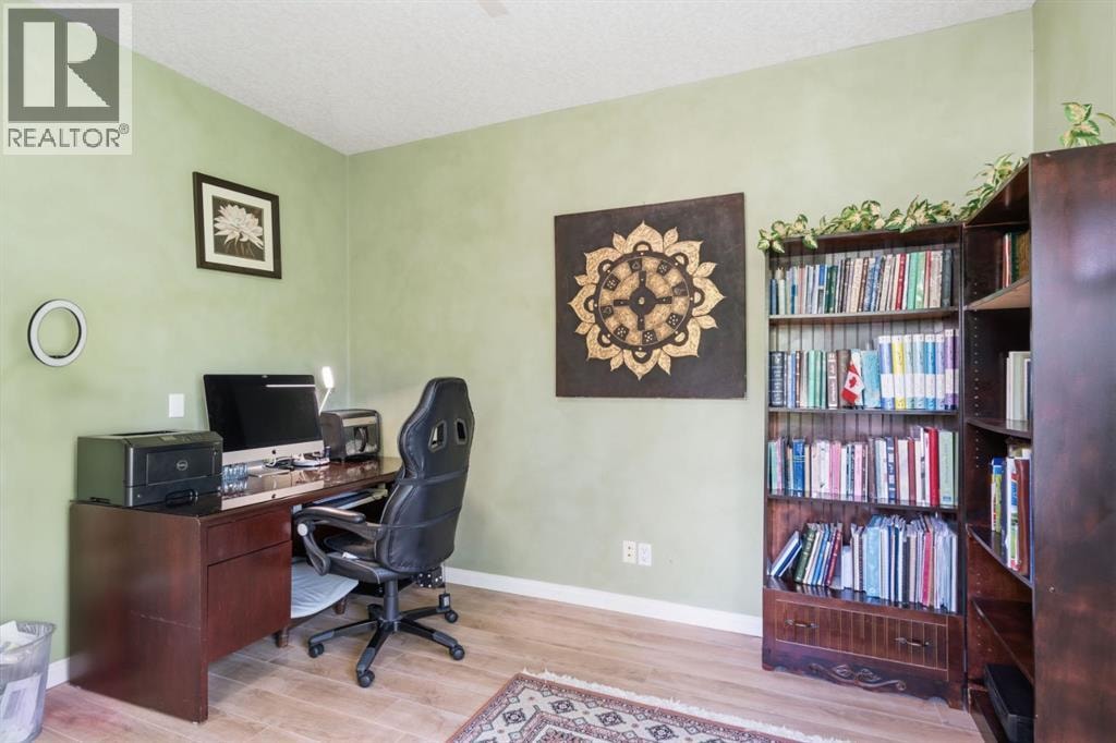 21 Royal Ridge Hill NW — photo 8