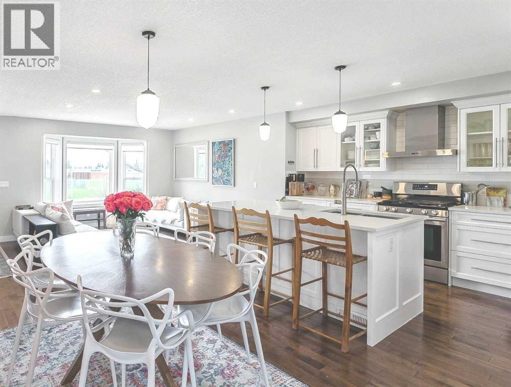 95 Hillgrove Crescent SW — photo 4