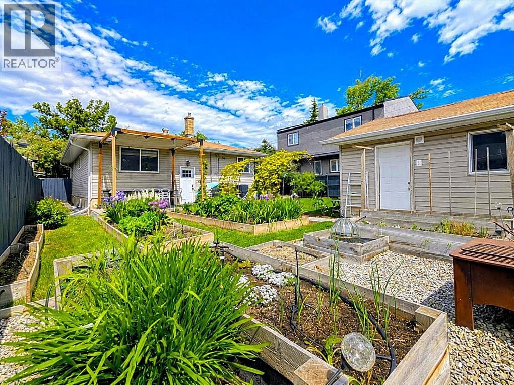 95 Hillgrove Crescent SW — photo 30