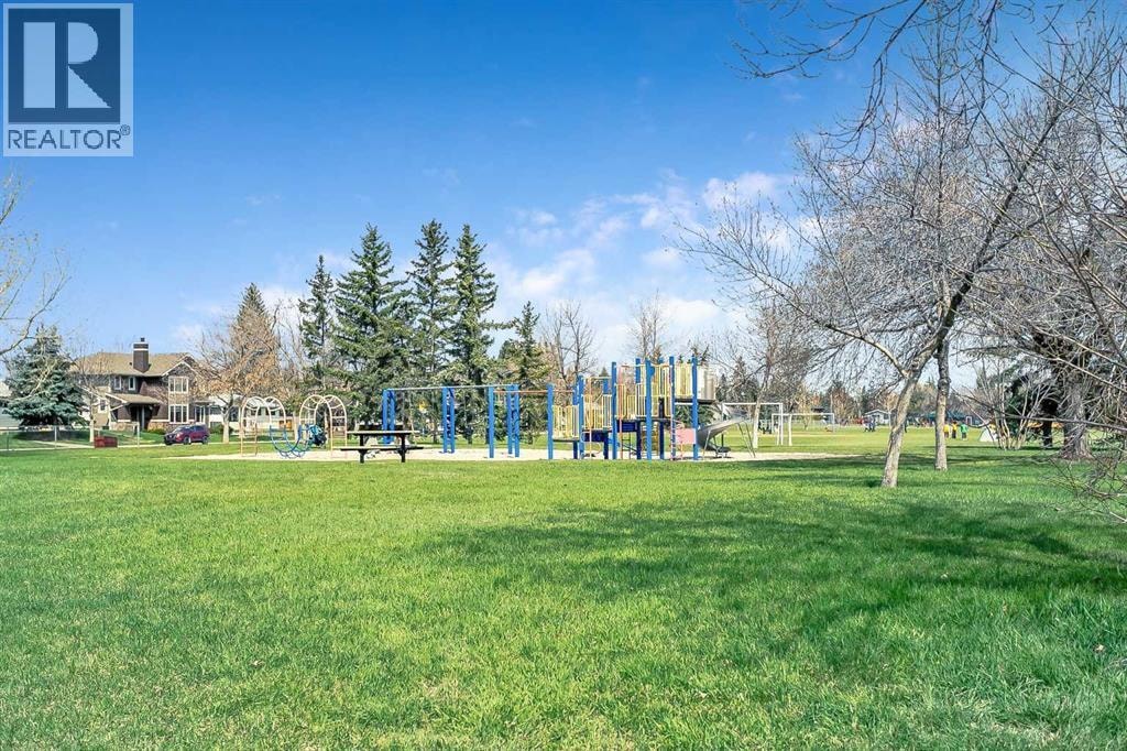 95 Hillgrove Crescent SW — photo 35