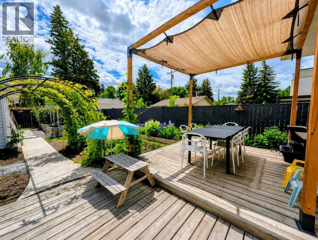 95 Hillgrove Crescent SW — photo 31