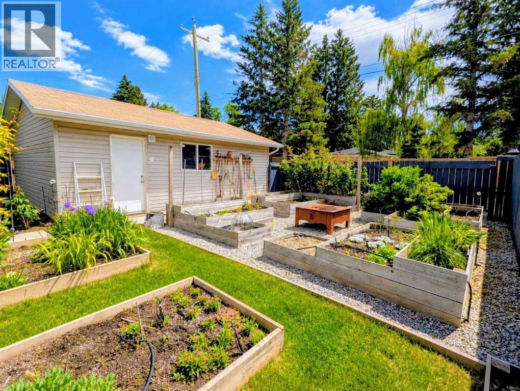 95 Hillgrove Crescent SW — photo 33