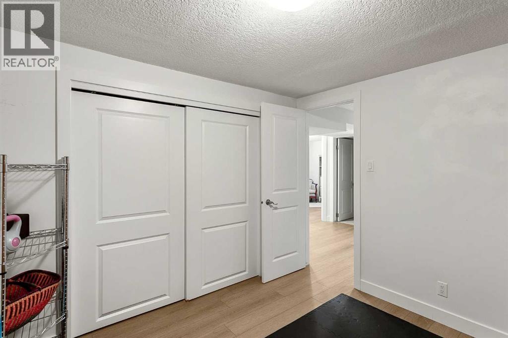 95 Hillgrove Crescent SW — photo 27