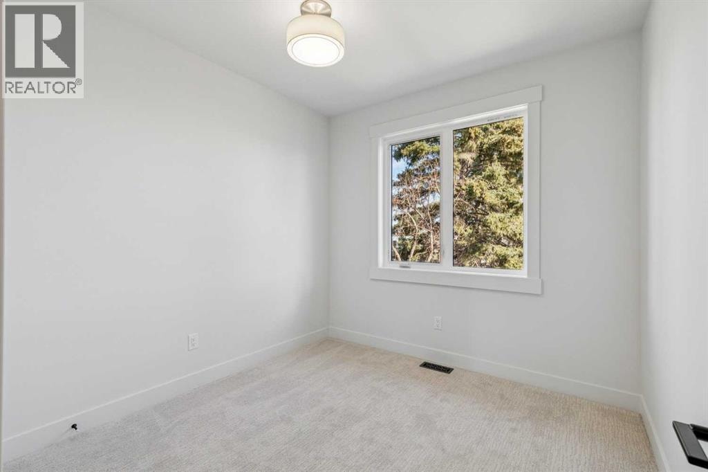 2620 30 Street SW — photo 32