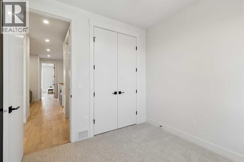 2620 30 Street SW — photo 33