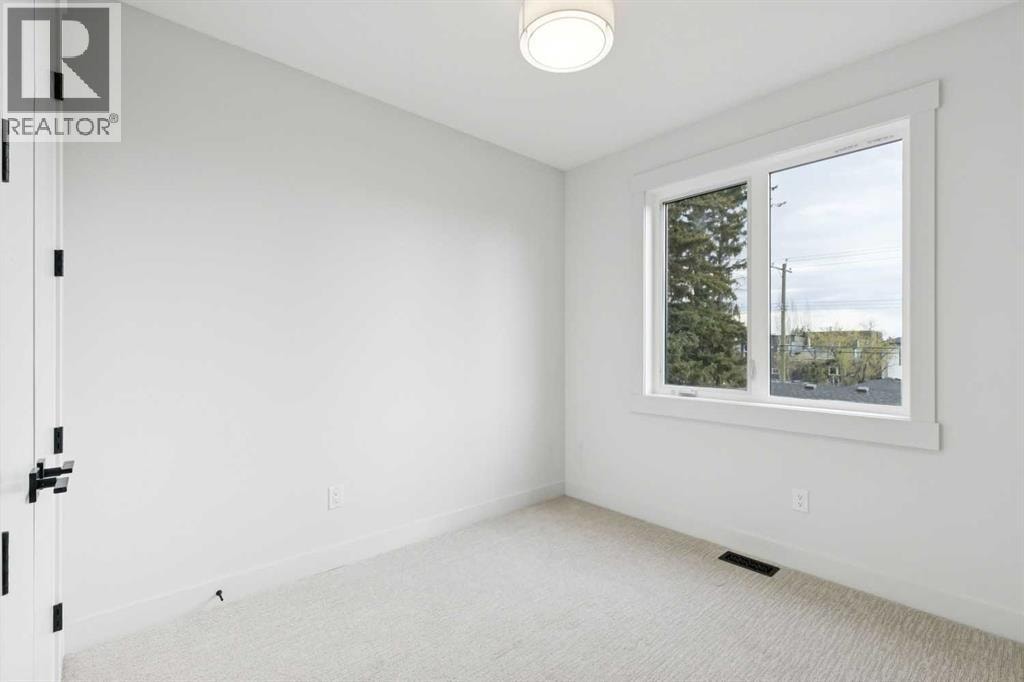 2622 30 Street SW — photo 32