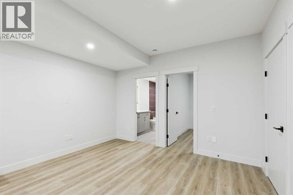 2622 30 Street SW — photo 38