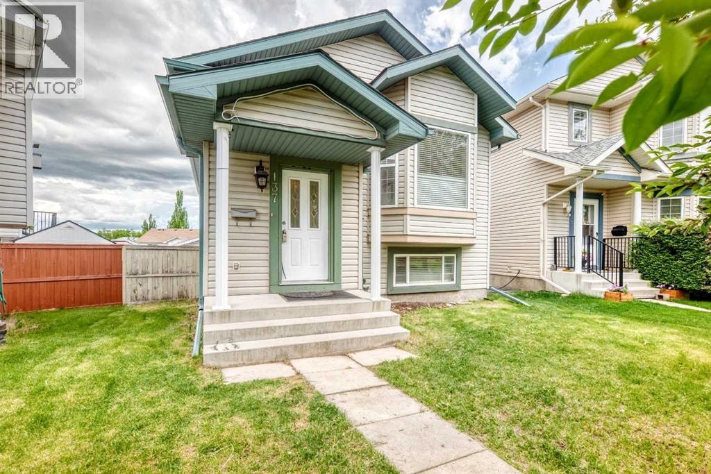 137 Erin Meadow Bay SE — photo 3
