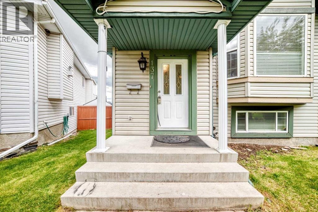 137 Erin Meadow Bay SE — photo 4