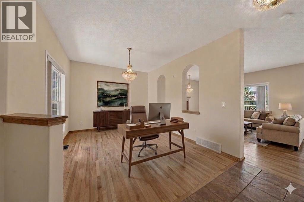 63 Cougartown Close SW — photo 4