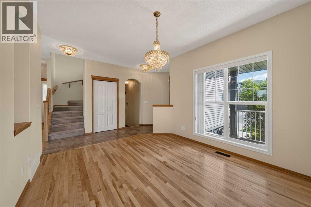63 Cougartown Close SW — photo 3