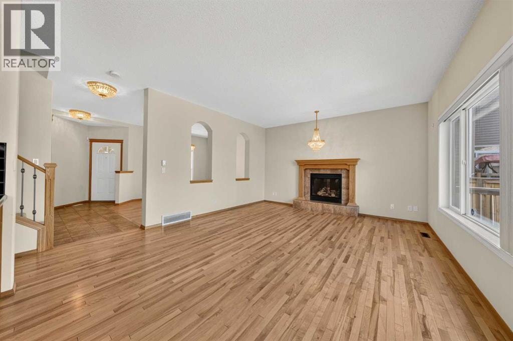 63 Cougartown Close SW — photo 7