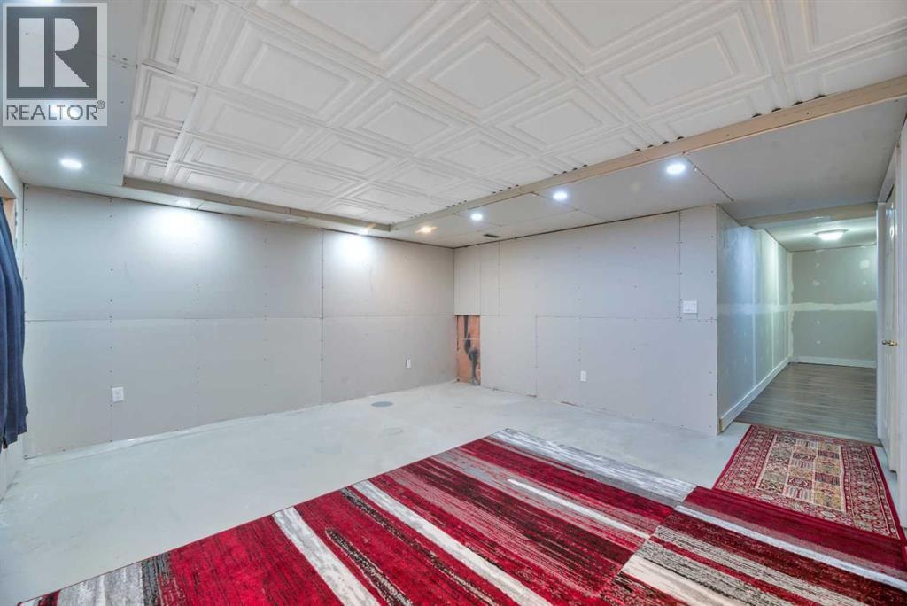 49 Everridge Gardens SW — photo 32