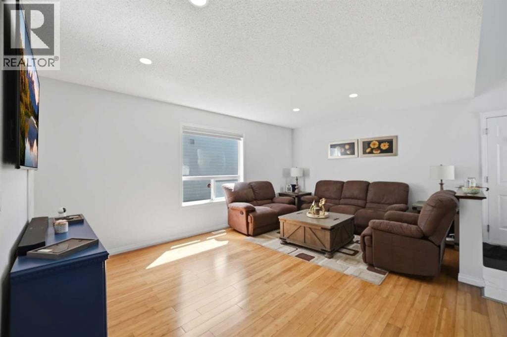 89 Saddlehorn Close NE — photo 5